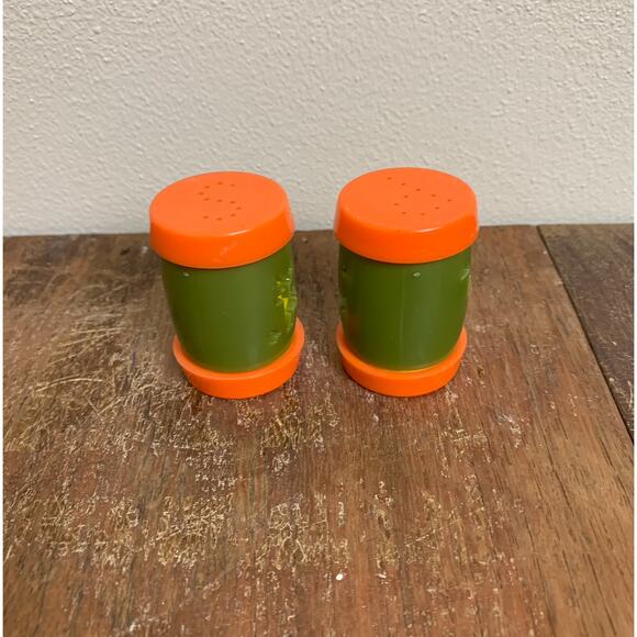 Vintage St. Labre Indian School Montana green Orange Salt & Pepper Shakers - Picture 5 of 7
